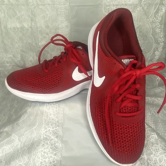 New Nikes, Red size 6 1/2 Youth - Picture 1 of 4
